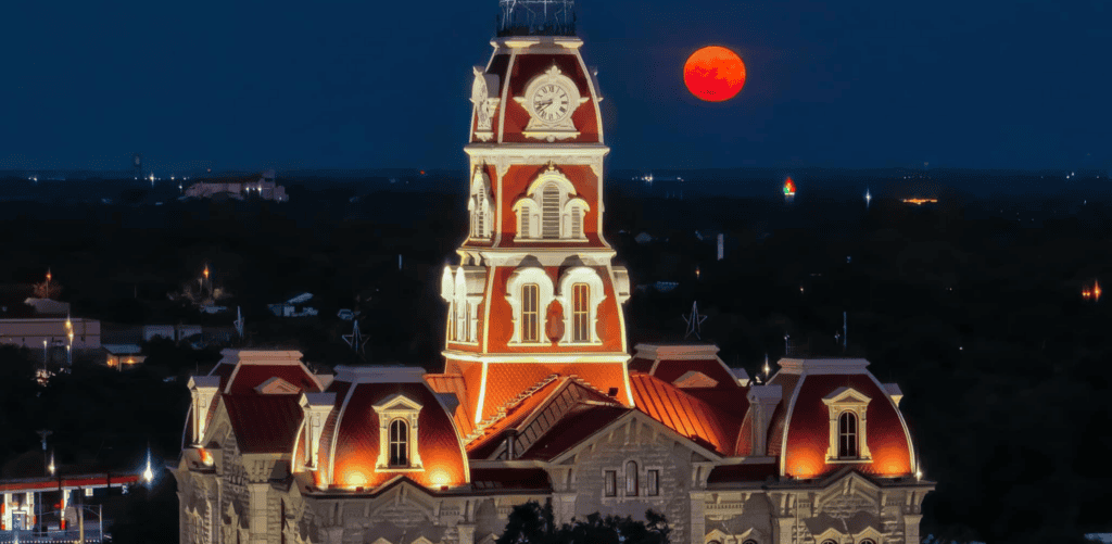 Texas Parker County courthouse, highlighting M&P Lawyers' local legal expertise and dedication to the Texas community